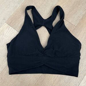 Aritzia TNA action sports bra